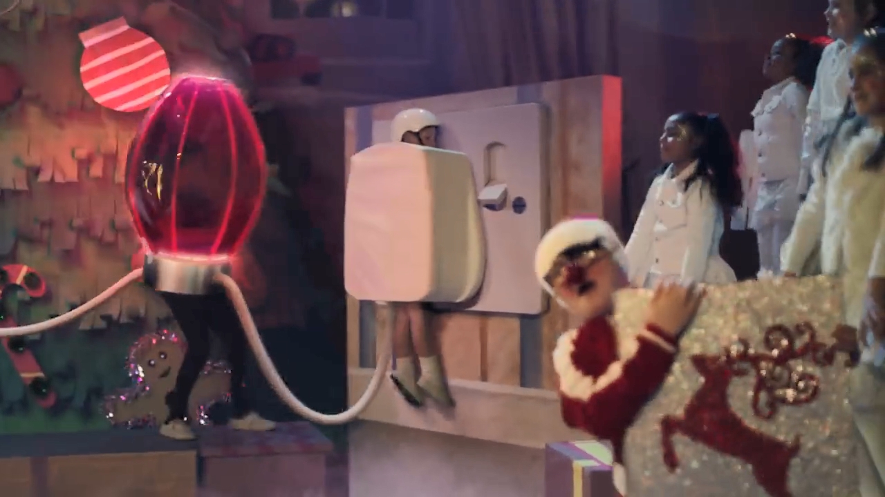 Sainsbury's的圣诞广告邀请了一群小朋友来表演