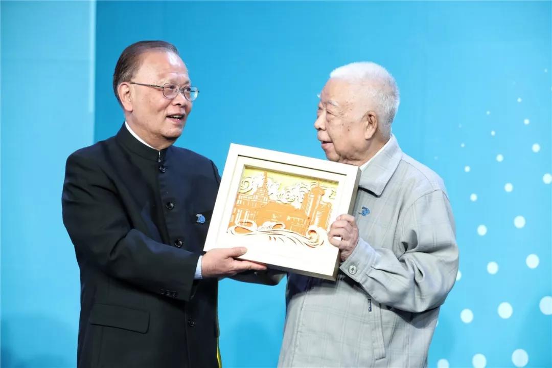 下次再相会,耳边仍是你!