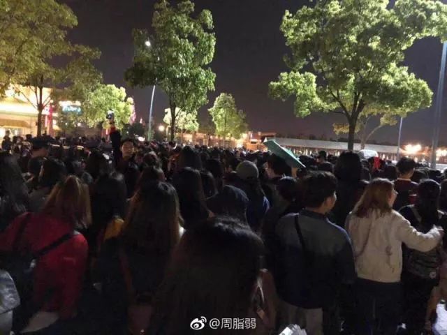 迪士尼小镇挤到爆炸、粉丝吐槽上热搜，漫威电影宣发是怎么一步步垮掉的？