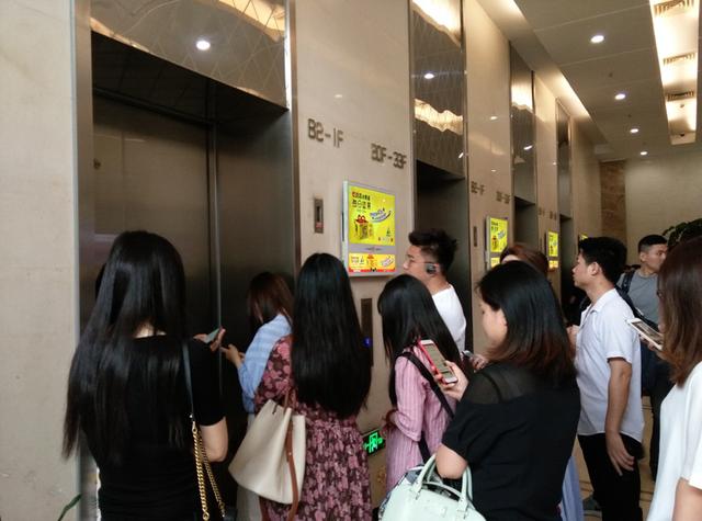 每日坚果品类混战期，洽洽小黄袋如何领跑市场？