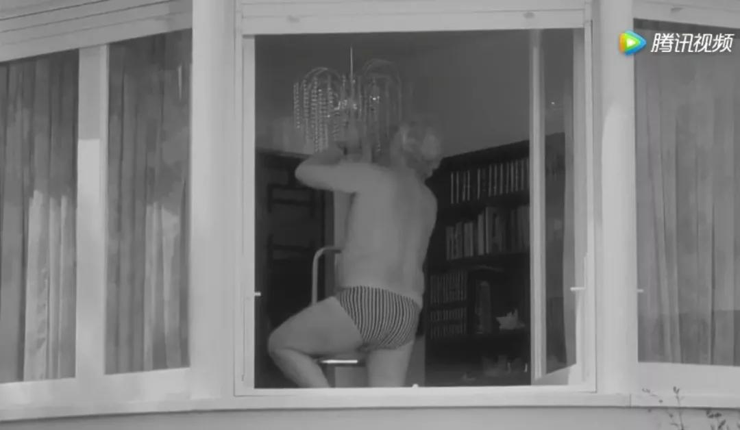 戛纳创意节获奖短片:快来救救只穿内裤的爸爸!