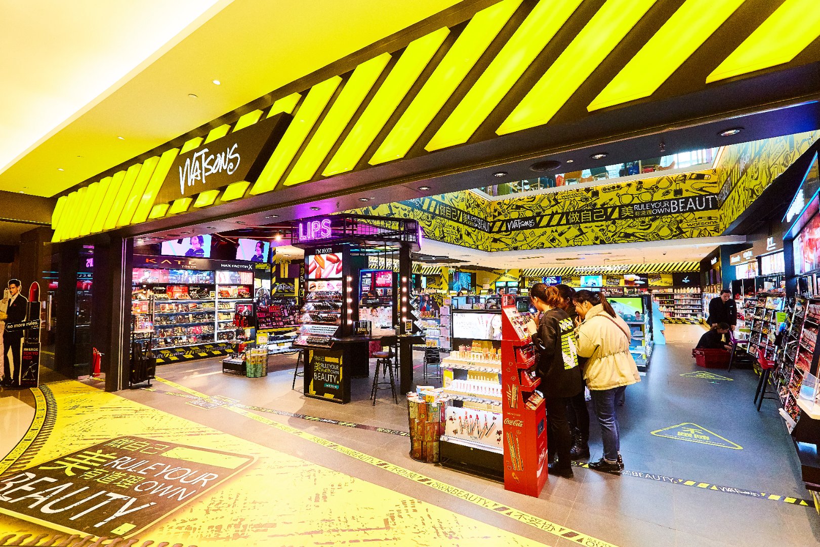 屈臣氏炸裂登场,这波黄黄的操作太酷了!