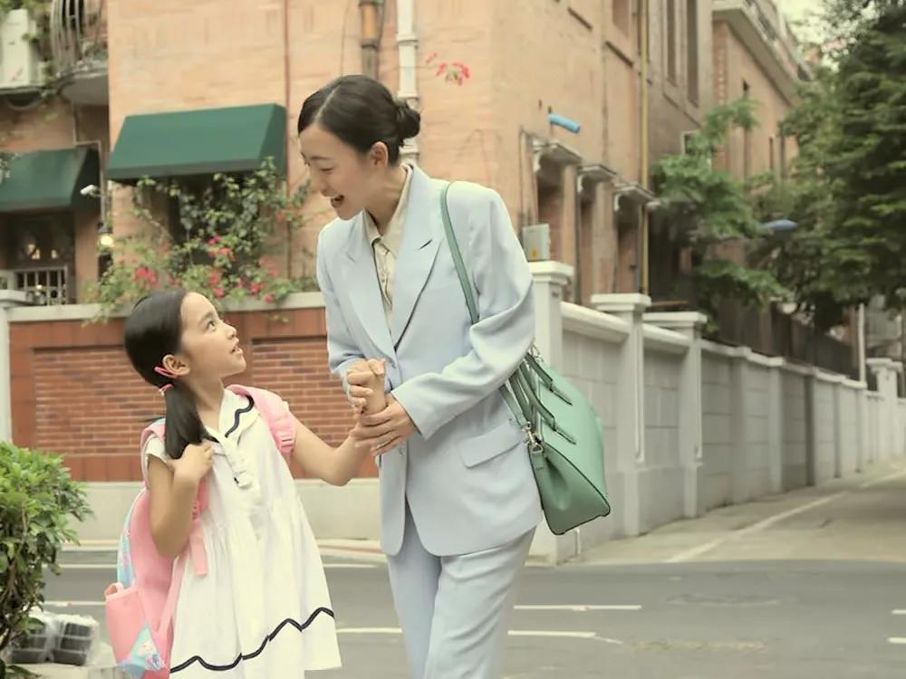 宝洁×京东×二更丨母亲节创意竖屏广告《爱在日常,才不寻常》