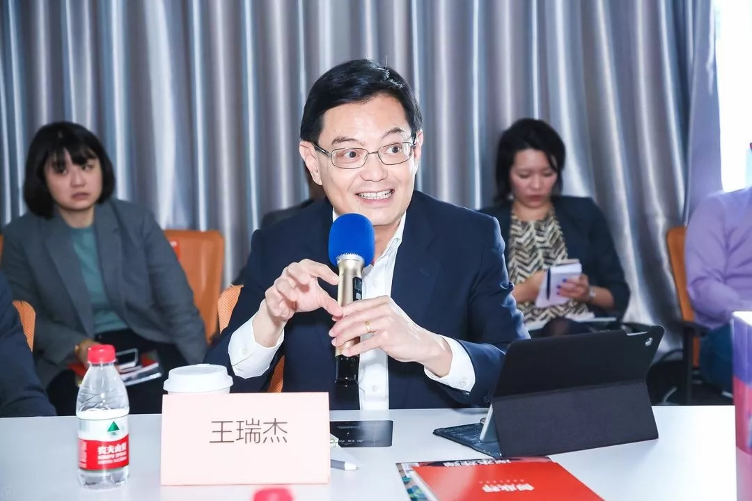 新加坡财政部长王瑞杰率团参访创业邦北京空间,与科技创新企业进行深入交流