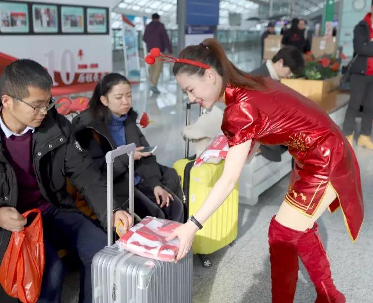 雅仕维新春守护!北京京城地铁机场线百威专