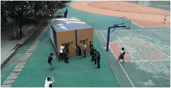 毕业季,你被巨型快递盒刷屏了没?