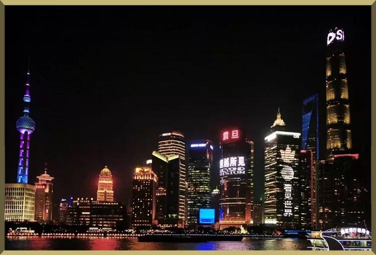 前方快报:魔都东方明珠“开眼”事件!