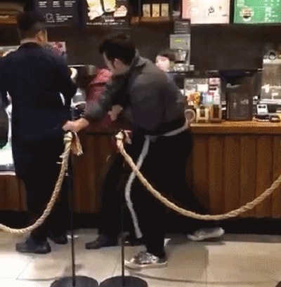 星巴克 “猫爪杯”被疯抢!网友:又要缴智商税了