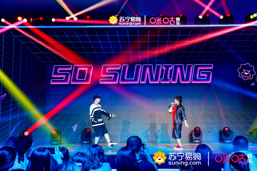 苏运莹、那吾克热《双面生活》首发 超燃合作助“卡王”上线