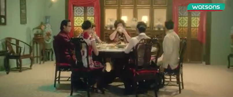 屈臣氏复古风爆笑广告来袭,过靓年大过天