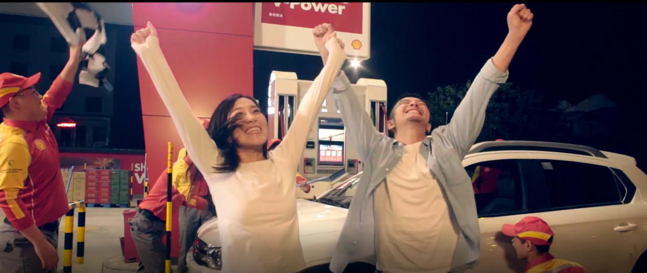 加个油也着这么燃!壳牌加油站这支“微笑”