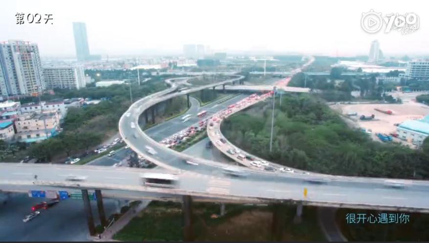 警察蜀黍为卖茶小妹的“凄美爱情”拍宣传片