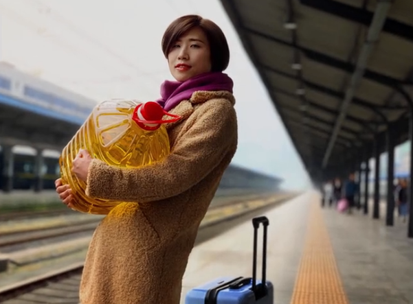  Apple新春贺岁广告片来袭，这次是《一个桶》