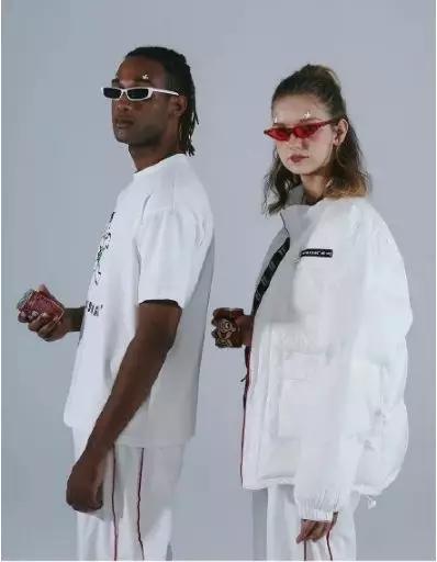 旺旺卖衣服了!再看我把你穿在身上 | 梅花专访