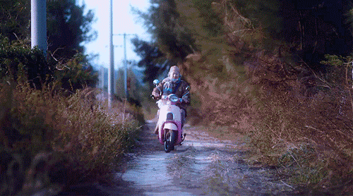  她忘了全世界，却没忘记爱你