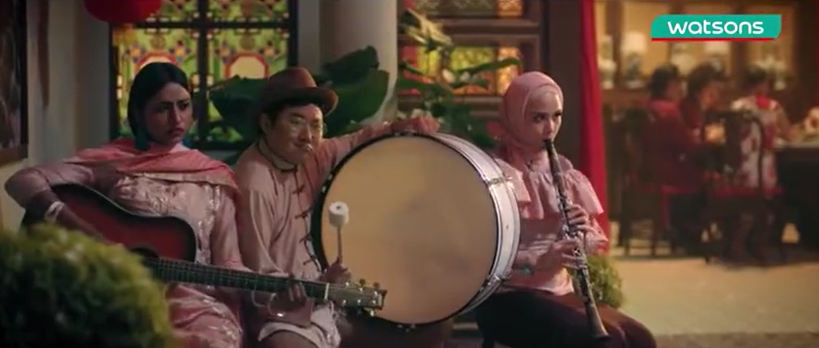 屈臣氏复古风爆笑广告来袭,过靓年大过天