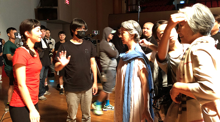 #美不能输#!在这带刺的世界,唯品会给女人们带来一面盾牌