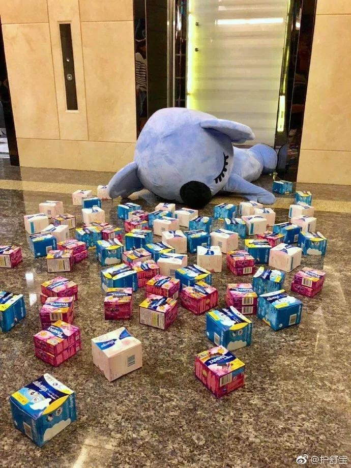 贫穷限制想象!“摔倒炫富”怎么突然就火了?