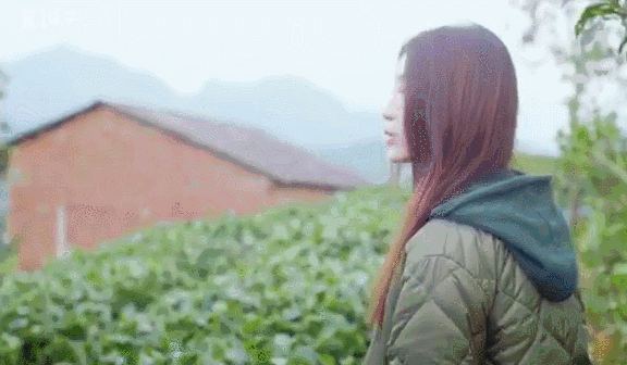 警察蜀黍为卖茶小妹的“凄美爱情”拍宣传片