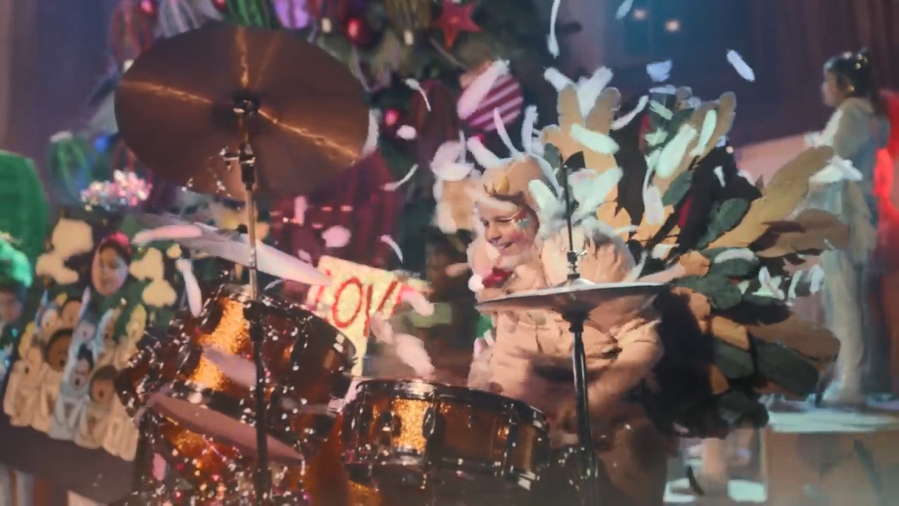 Sainsbury's的圣诞广告邀请了一群小朋友来表演