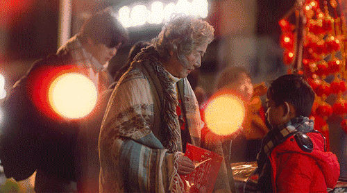  她忘了全世界，却没忘记爱你