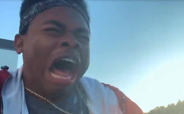 这个戛纳创意奖拿到手软的品牌,拍了部沙雕版《哥斯拉》