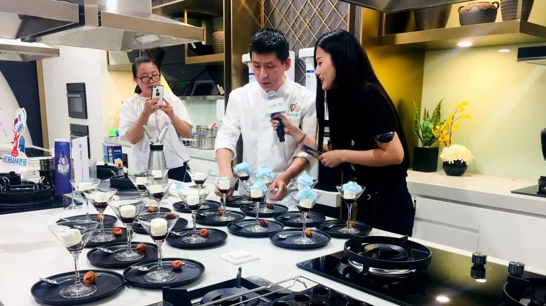 老板电器做了一顿有仪式感的盛宴,喂饱球迷饥饿的心