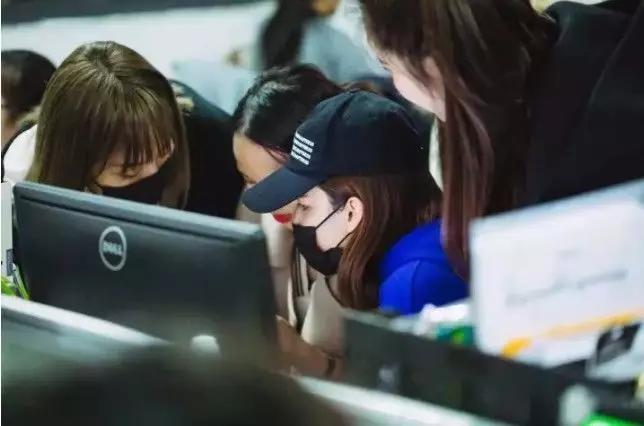 “制造”李佳琦们的神秘组织,到底是怎么让网红火起来的?