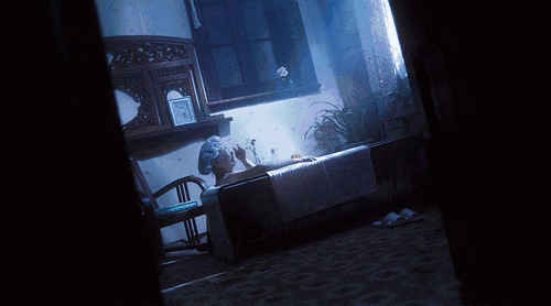  她忘了全世界，却没忘记爱你