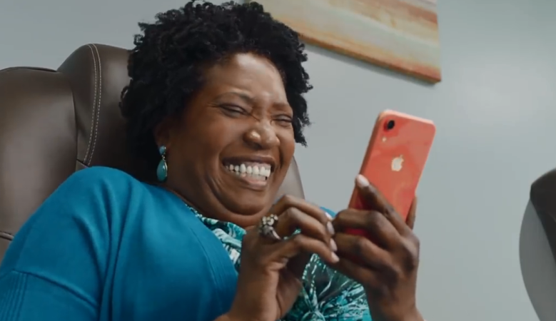 海外一周丨苹果新广告,全程哈哈哈哈哈哈哈......