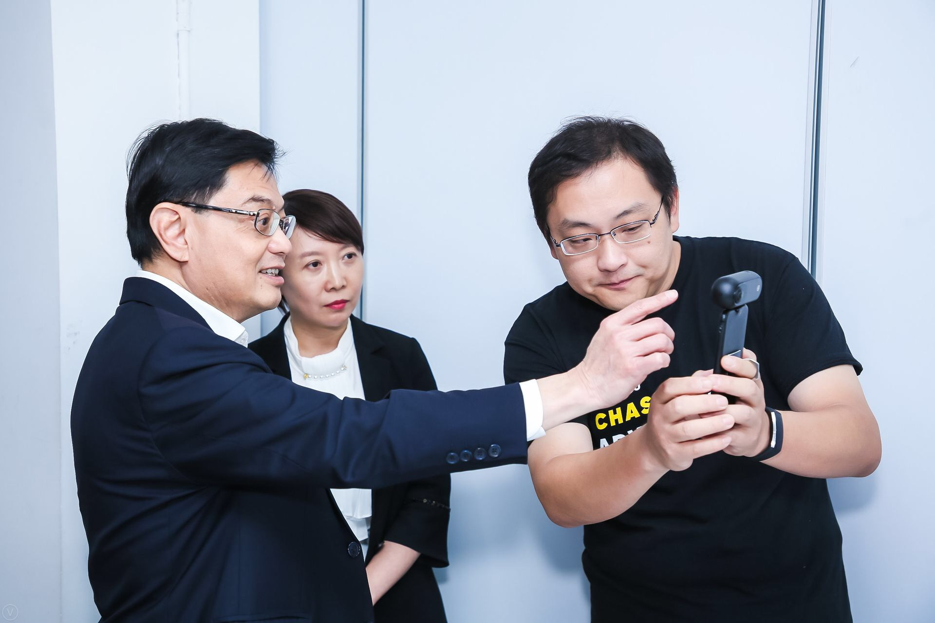 新加坡财政部长王瑞杰率团参访创业邦北京空间,与科技创新企业进行深入交流