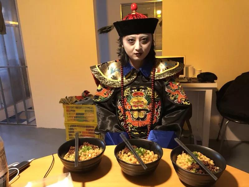 喝酒配花生,这支“黄飞红”广告沙雕了!