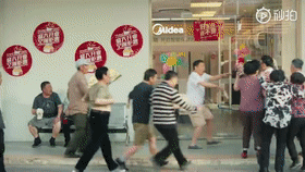 苏宁的这个“老蹭”,简直是广告里的苏大强!