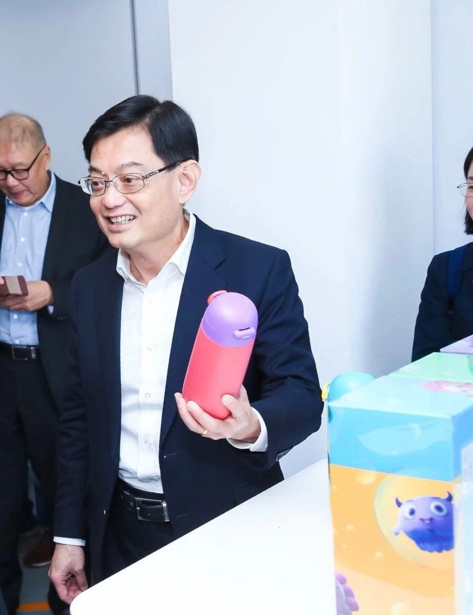 新加坡财政部长王瑞杰率团参访创业邦北京空间,与科技创新企业进行深入交流