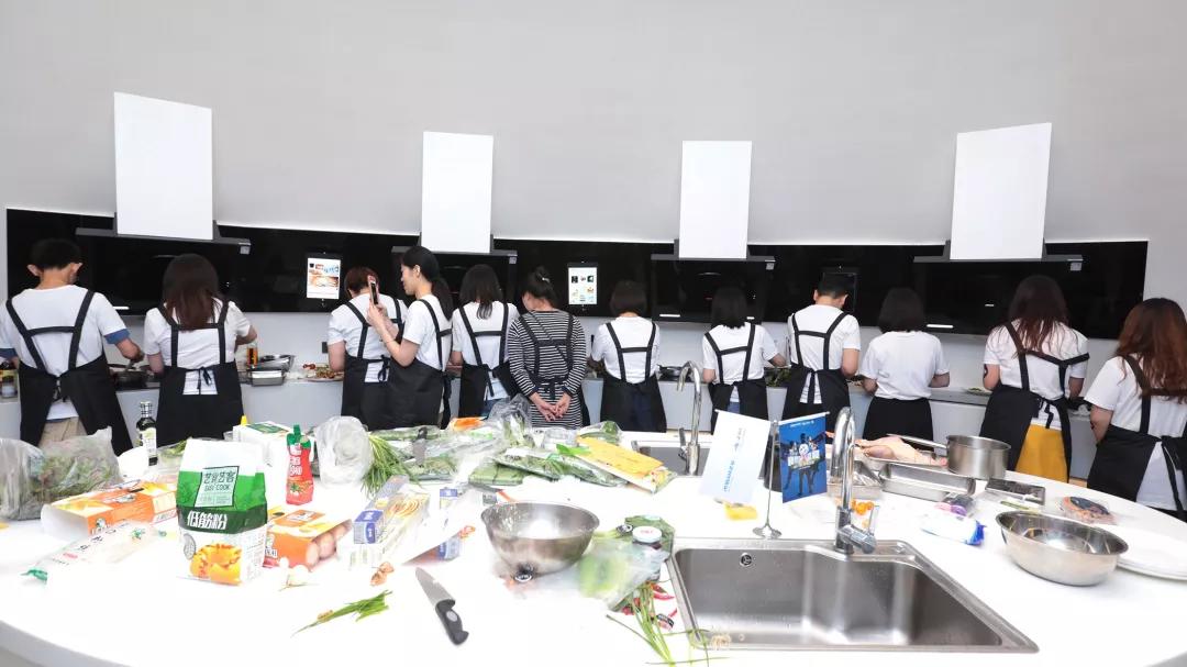 老板电器做了一顿有仪式感的盛宴,喂饱球迷饥饿的心