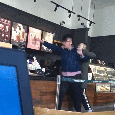 星巴克 “猫爪杯”被疯抢!网友:又要缴智商税了