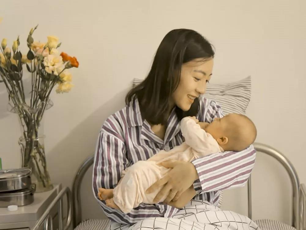 宝洁×京东×二更丨母亲节创意竖屏广告《爱在日常,才不寻常》