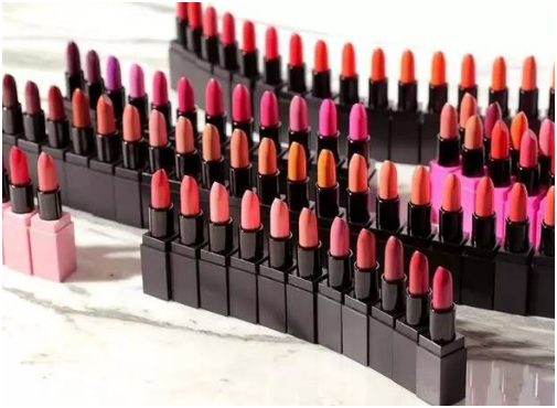 别人都在晒年会/年假/年终奖，而我就不一样了，我在____