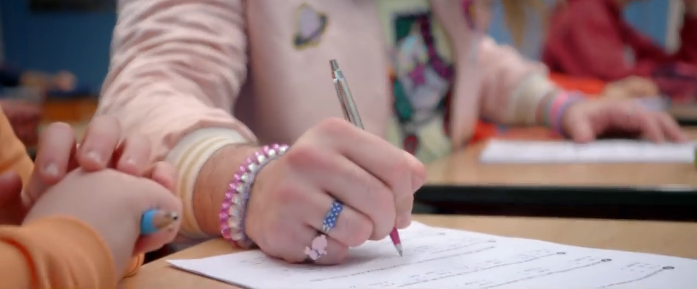 大叔变身小萝莉,汉堡王这波广告“辣眼睛”!