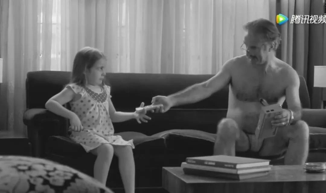 戛纳创意节获奖短片:快来救救只穿内裤的爸爸!