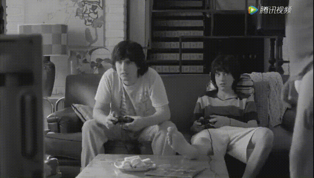 戛纳创意节获奖短片:快来救救只穿内裤的爸爸!