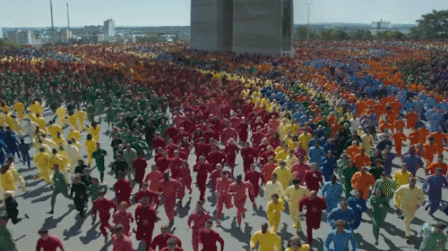 苹果又玩新花样,一场色彩缤纷的千人跑酷