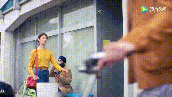 买不起华为,我看看广告总可以吧!