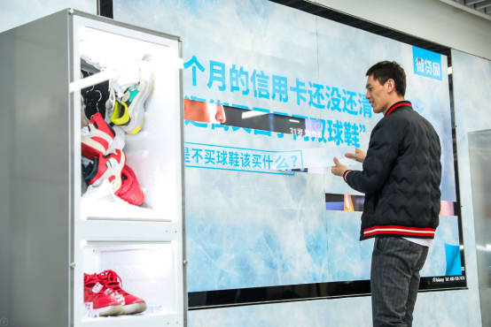 微贷网竟在地铁站办了个“囤物展”,扎心了!