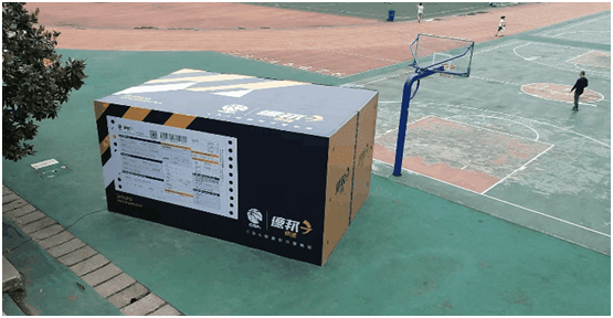 毕业季,你被巨型快递盒刷屏了没?