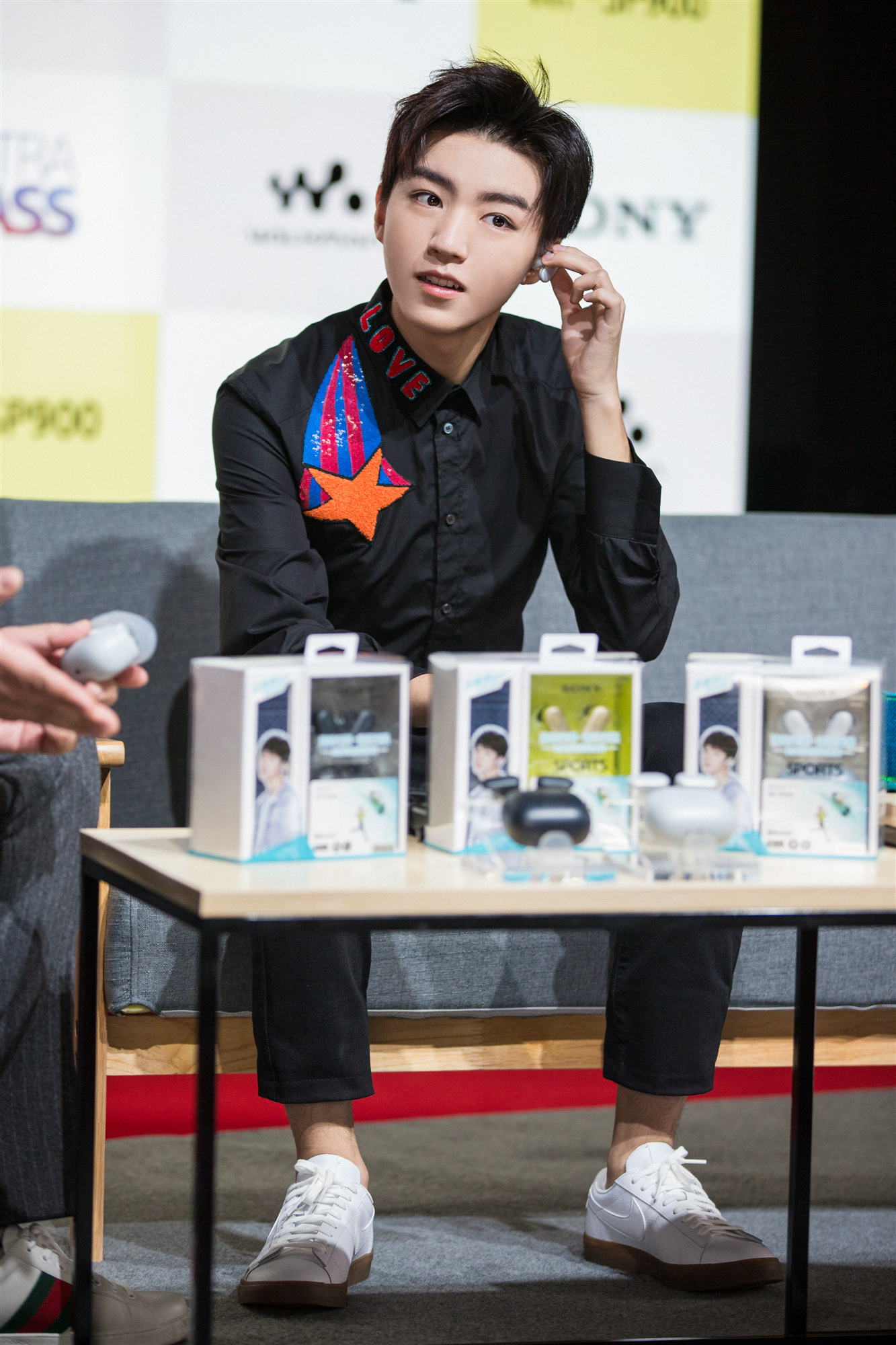 索尼 x 王俊凯特别款套装,你pick了