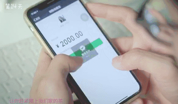 警察蜀黍为卖茶小妹的“凄美爱情”拍宣传片