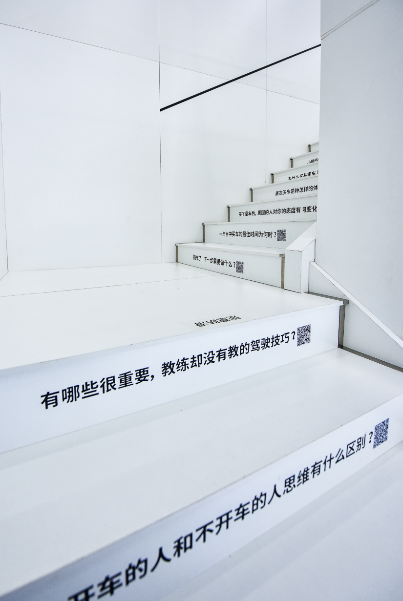 小姐姐云集的广州车展 小鹏汽车现场“充个电”更出挑