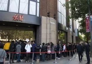 NMD,优衣库合作款...跟风购买的背后,怎样解读消费主义和乌合之众?