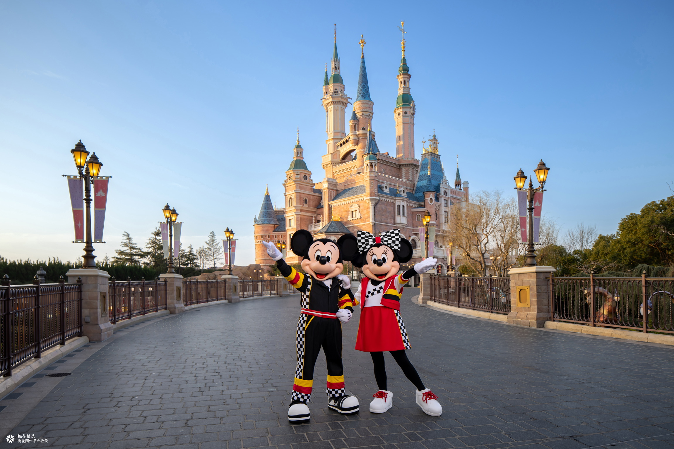 奇速全开，米奇米妮全新赛车主题形象亮相上海